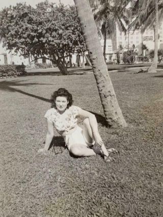 Antique Snapshot Photo Sexy Young Woman Miami Beach Florida 1947