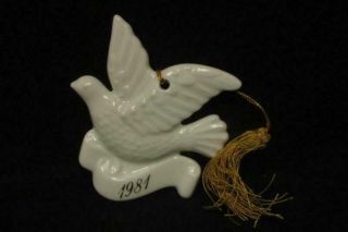 1981 Avon Christmas Remembrance Ornament Ceramic Dove