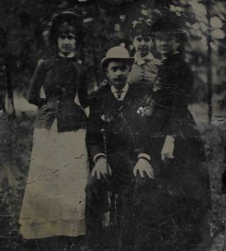 Tintype Photo T372 Group Of 4 Posing Outside In Brimmed Hats