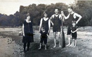 K59 Vtg Photo Bathing Swim Suit Family On Sandy Beach Lake? Early 1900 