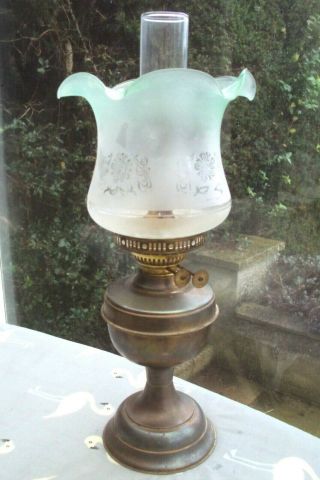 Vintage Old Twin Wick Duplex Oil Lamp With Pretty Glass Shade.