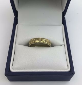 Vintage 18ct Gold Wedding Band Ring With Engraved Size J 1.  88 Grams London 1985