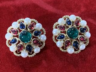 Vintage Signed Trifari Jewels Of India Moghul Clip Earrings Cabochon Faux Pearls