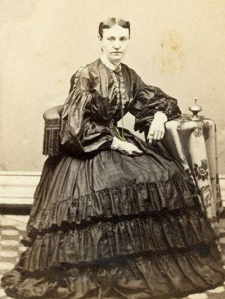Civil War Cdv Well Dressed Young Lady By Van Wagner Of Poughkeepsie York