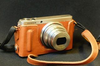Fujifilm Xf1 Advanced Digital Camera,  Lens,  Vintage Style,  4 Batteries,  Etc
