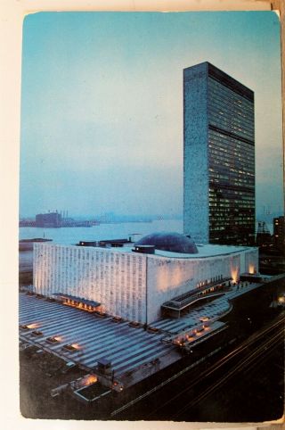York Ny Nyc East River United Nations Un Building Postcard Old Vintage Card