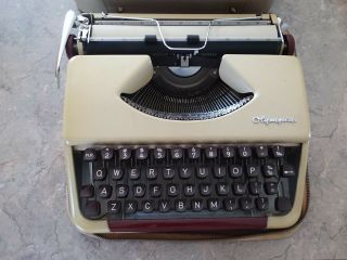 Vintage Olympia Sf Deluxe Portable Typewriter