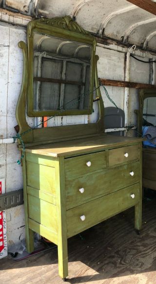 Lar1016 Primitive Distressed 4 Drawer Chest With Mirror