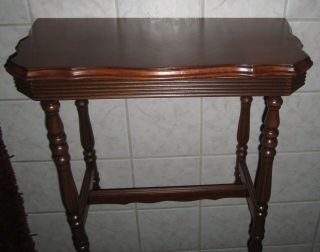 French Provincial Side/end Table W/turned Legs & Fluted Trim