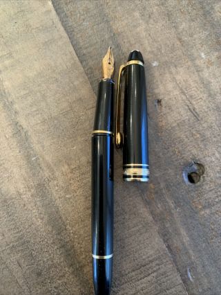 Vintage Montblanc Meisterstuck 4810 Black & 14k Gold Trim Fountain Pen