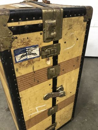 Vintage early 1900s steamer trunk.  Good conditon 2