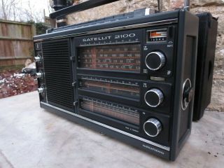 Grundig Satellit 2100 Vintage Radio In Case Sw Mw Lw Fm World Receiver Portable