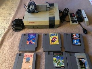 Vintage Nintendo System Nes - 001 Video Gaming Console 1985