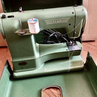 Vintage ELNA Supermatic Portable Sewing Machine Avacado Green W/ Case 2