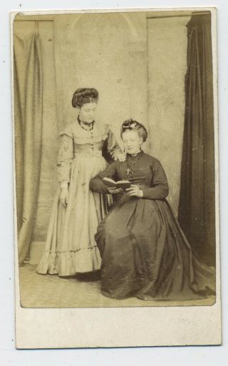 Antique Cdv Photograph Of Two Women Looking At A Book By Mundell Carlisle D4