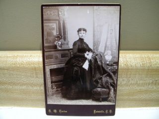 Cabinet Photo Of A Busty Victorian Lady In A Long Black Dress