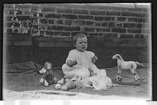 4¼x6½ Glass Negative C1910 - 1925: Child And Toys At Play 7238