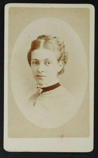 Hamilton Ontario Cdv.  Photographer: Eckerson Smith & Bell.  Portrait Of A Lady