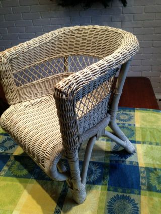 STURDY Child ' s Vintage White Wicker Chair 3