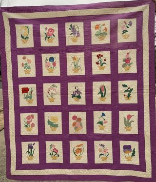 Pretty Vintage 1930’s Applique Quilt.  Hand Appliqued,  Hand Quilted