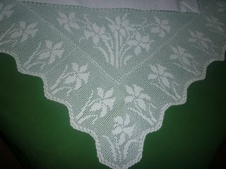 Antique Small Linen Tablecloth With Hand Crochet Lace Daffodils