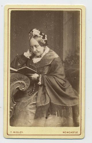 Antique Cdv Photograph Of Older Woman Sat Reading A Book By Ridley Newcastle D2