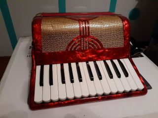 Vintage Italian Made 12 Bass 25 key Accordion with case 2