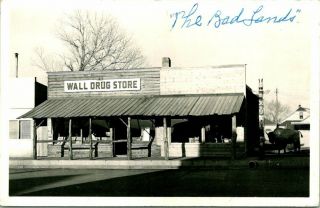 Vintage Rppc Postcard Wall South Dakota " Wall Drug Store " Badlands