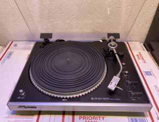 JVC QL - F4 Direct Drive Vintage Turntable - Quartz and Fully Automatic 3