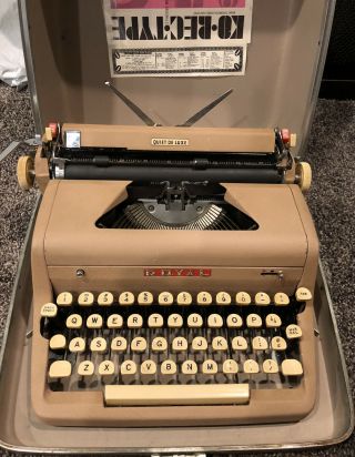 Vintage Portable Royal Quiet Deluxe Typewriter With Case