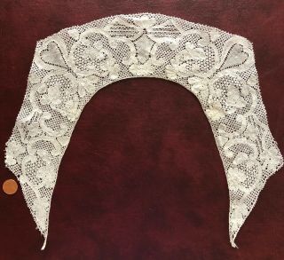 Small 19th C.  Flanders Bobbin Lace Collar Stylized Floral Costume Collect