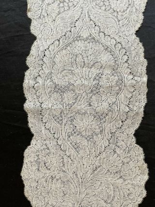 An Exceptional Early 18th Century Bobbin Lace Lappet,  Binche ? Or Brussels? 24”