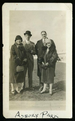 Vintage Photo Pretty Flapper Girl Friends Cloche Hat Fashion Asbury Park Nj 1929