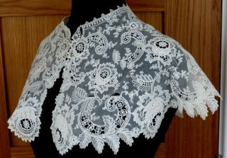 A Victorian Schiffli Lace Collar In The Style Of Point De Gaze