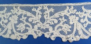 A 111 " (282cm) Length Of 17th/18th Century Milanese Lace - 6 1/2 " (16.  5cm) Deep