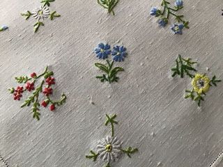 Gorgeous Vintage Linen Hand Embroidered Tablecloth Individual Floral Displays
