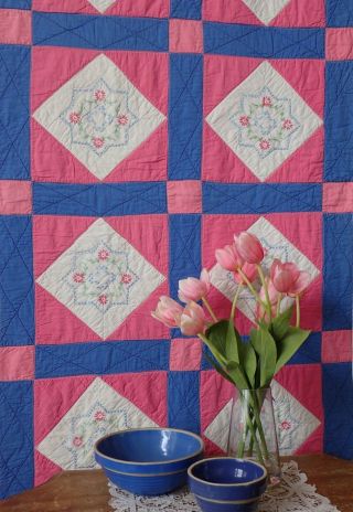 Vintage 30 - 40s Pink & Blue Embroidered Star Quilt 84x72 Machine Quilted