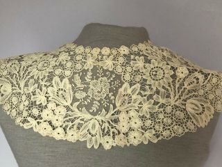 19th C.  Deep Round Collar Of Brussels Mixed Duchesse And Point De Gaze Lace
