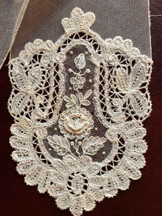Short tie with Brussels Mixed Duchesse bobbin and Point de Gaze needle lace ends 2