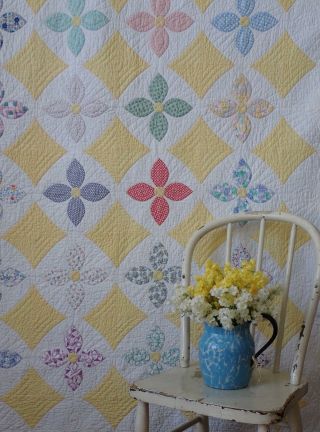 Cheerful Vintage 30s Yellow & White Applique Flower Quilt 88x55 Sweet Feedsacks