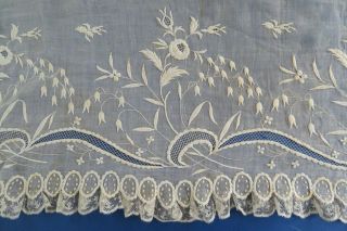 A 147 " (375cm) Flounce Of Victorian Embroidered Batiste With Valencienne Edging