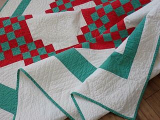 Wonderful For Christmas Vintage 30s Red & Green Irish Chain Quilt 81x73