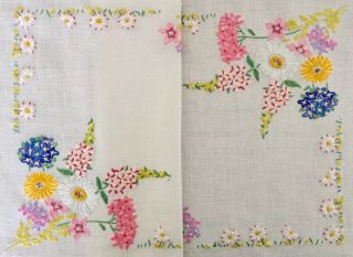Vintage Hand Embroidered Tray Cloth Pretty Garden Daisies Flowers No.  22