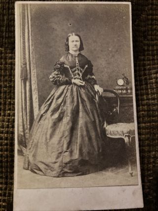 Victorian Cdv Photo Woman W/ Ringlets,  Clock On Table - Sudbury,  Suffolk