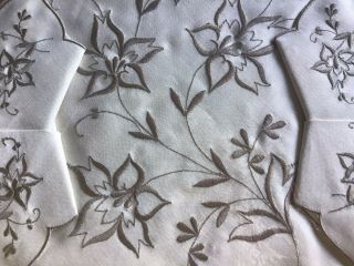 Lovely Vintage Irish Linen Embroidered Tablecloth & Napkins Unused/boxed 52x52”