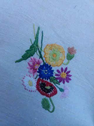 Gorgeous Vintage Hand Embroidered Linen Tablecloth Floral 