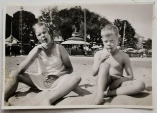 Vintage Photo Snapshot: Cute Boy And Girl Licking On Lollipop On The Beach 1930s