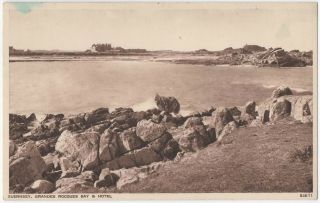 (p4850) Guernsey.  Grandes Rocques Bay & Hotel.  Vintage Photochrom Postcard