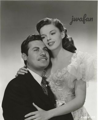 Judy Garland & John Hodiak In " The Harvey Girls " 4