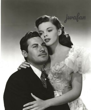 Judy Garland & John Hodiak In " The Harvey Girls " 3
